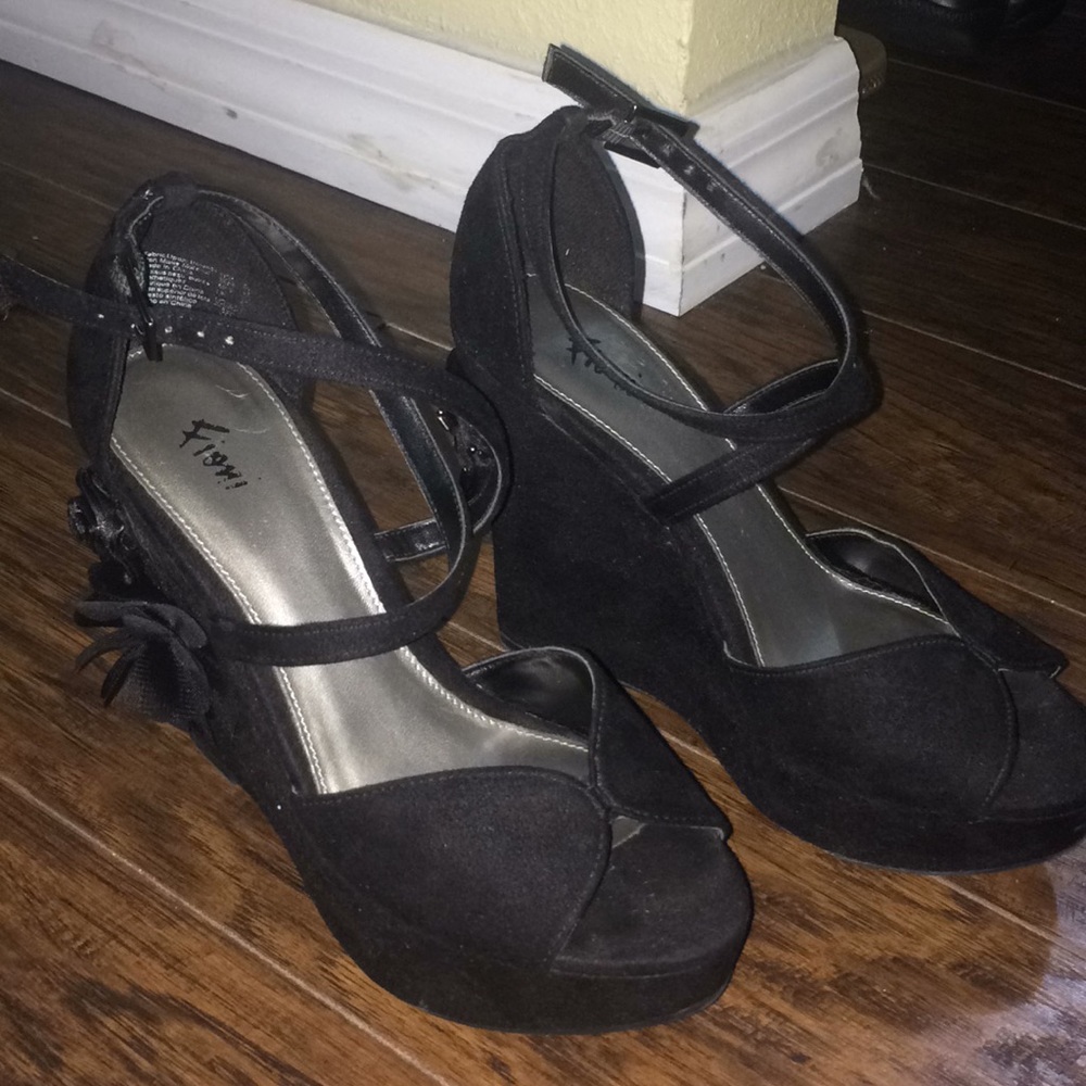 Black platform wedge